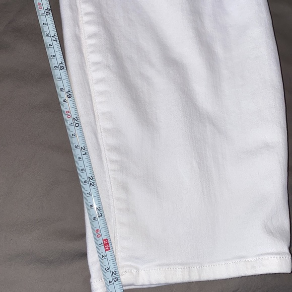 Good American Good Waist Crop Jean, white, size 22, distressed knees - Picture 7 of 10